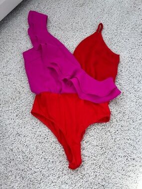TCEC One-Piece Bodysuit in Red and Fuchsia Ruffle One Shoulder Womens Size Small
